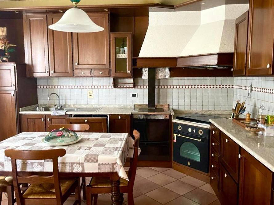 Spicchio Di Langa - Casa Indipendente Tra Le Vigne E Le Alpi Villa Belvedere Langhe Esterno foto